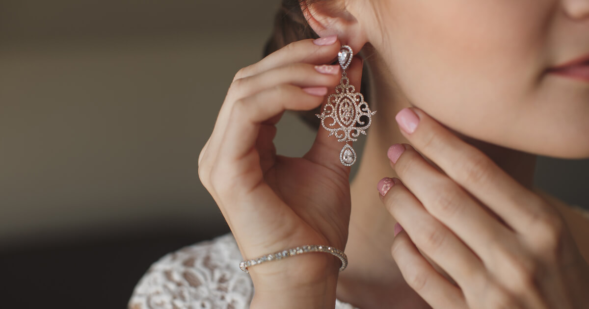 ピアス　女性