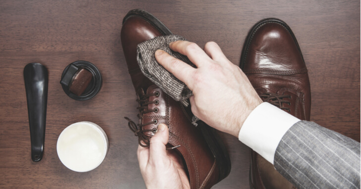 【革靴の磨き方の全手順！】持ち物やワックスの必要性についても解説