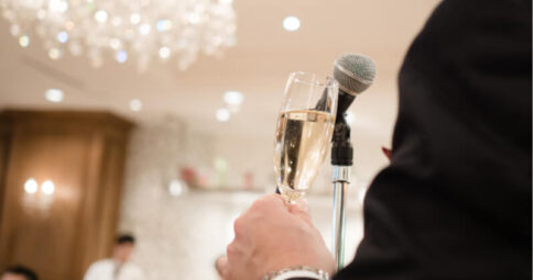 スピーチの代筆を成功させる!プロに依頼するメリットと相場を紹介