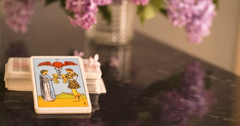 タロット占いで恋愛が当たると評判のおすすめ占い師7選！無料鑑定も