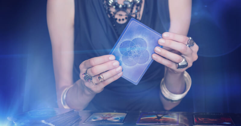 タロット占いで相手の気持ちが当たると評判の占い師7選!無料鑑定も