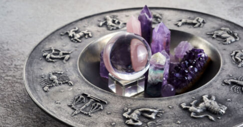 電話占いカリスで当たると評判の先生10名を厳選！無料特典も紹介