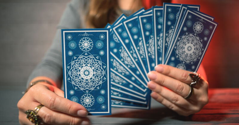 タロット占いで人生のヒントをもらおう！評判の占い師を紹介